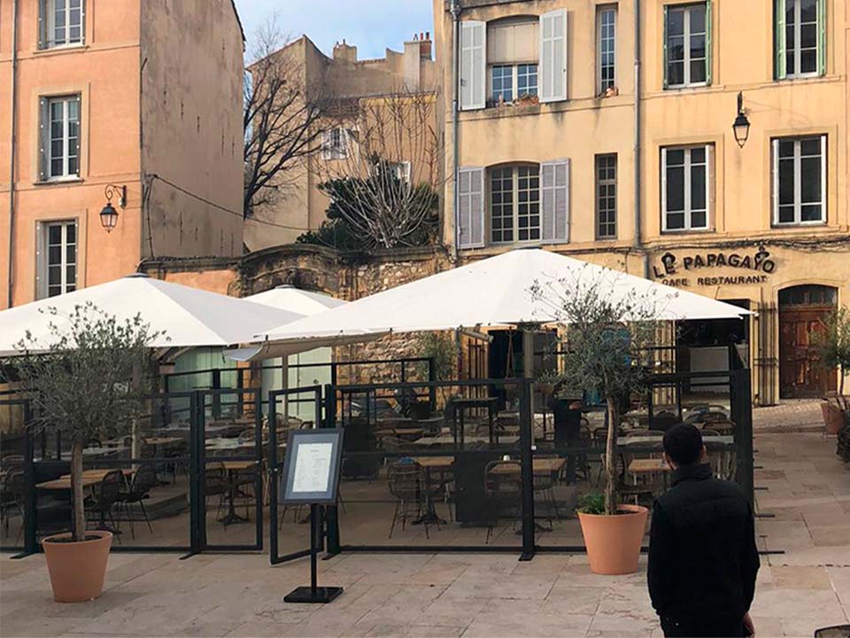 Parasols Glatz Professionnels sur la Terrasse du Restaurant le Papagayo - Aix-en-Provence