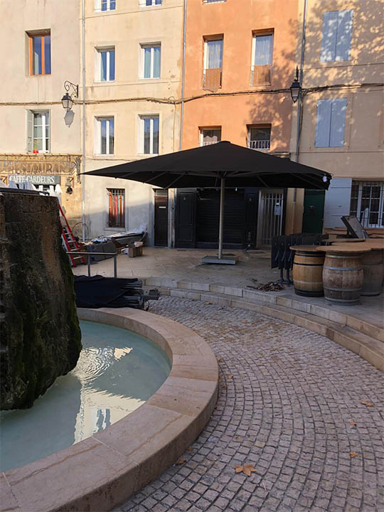 Parasol Noblesse Glatz sur la Terrasse du Restaurant Le Bacchus - Aix-en-Provence
