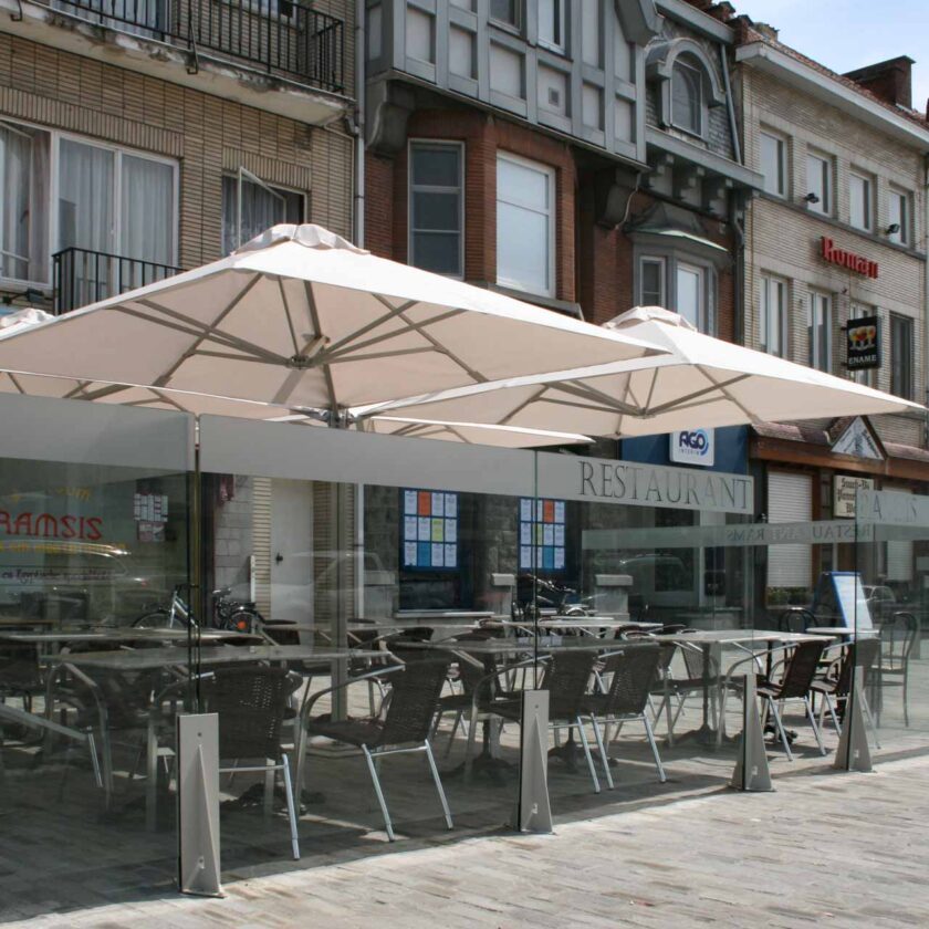 Parasol déporté 4x3 professionnel : Un must-have pour les grandes terrasses