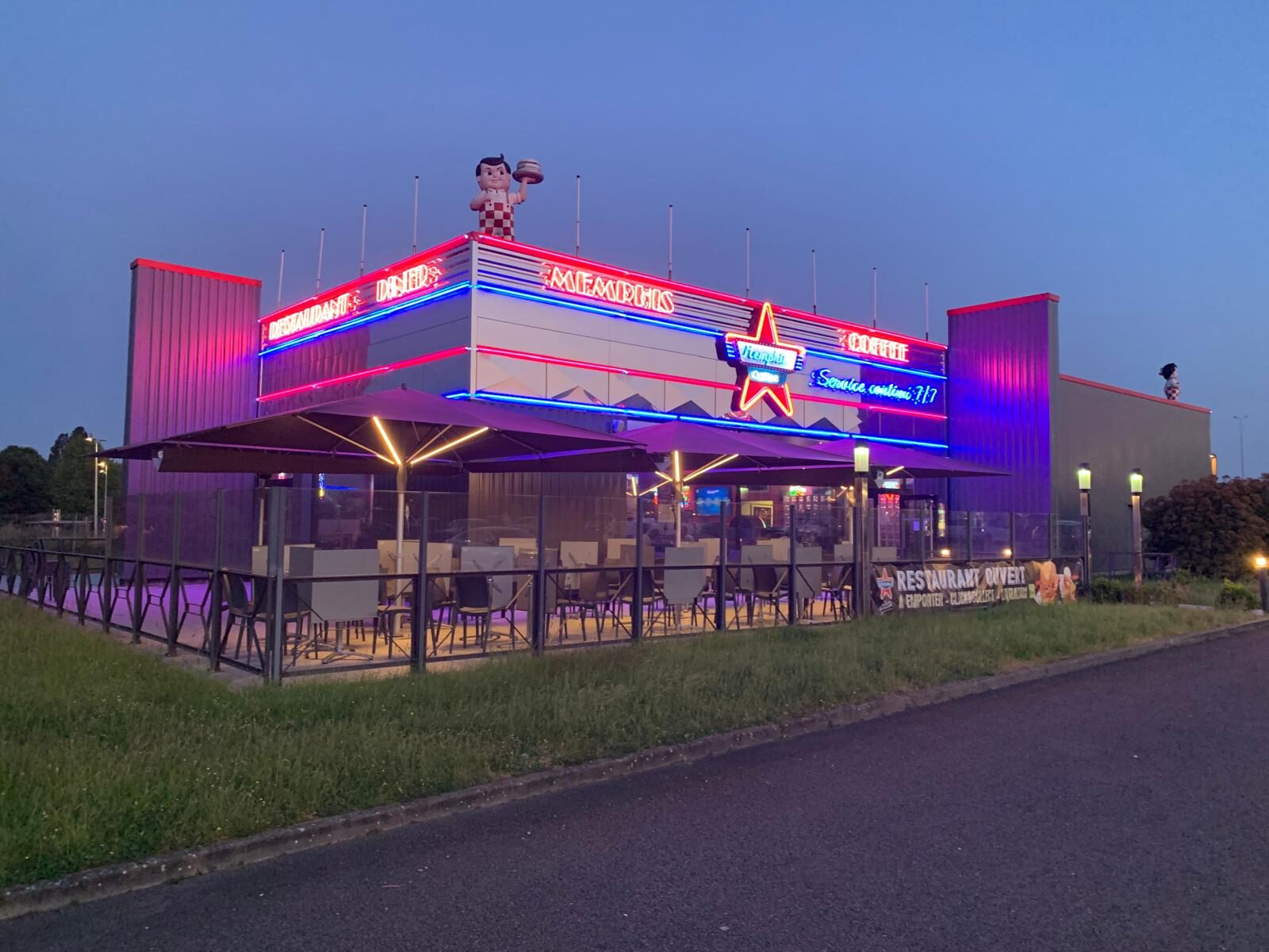 Parasol avec LED intégrés