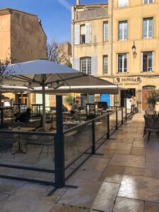 Photo d'une terrasse de restaurant que E-TERRASSES à optimisé sur la ville d'Avignon