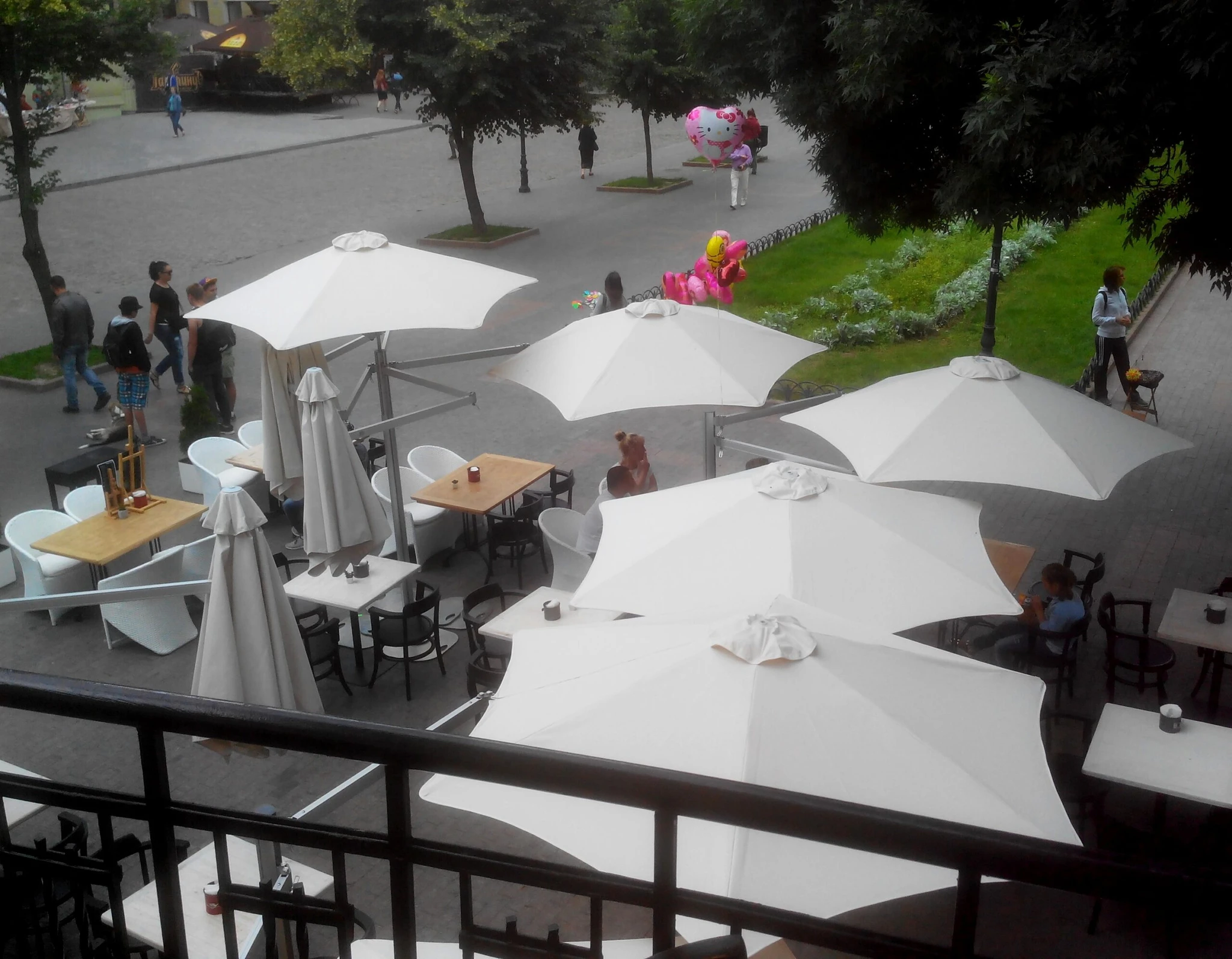 Parasol Design PARAFLEX - Fixable sur le mûr, gain de place